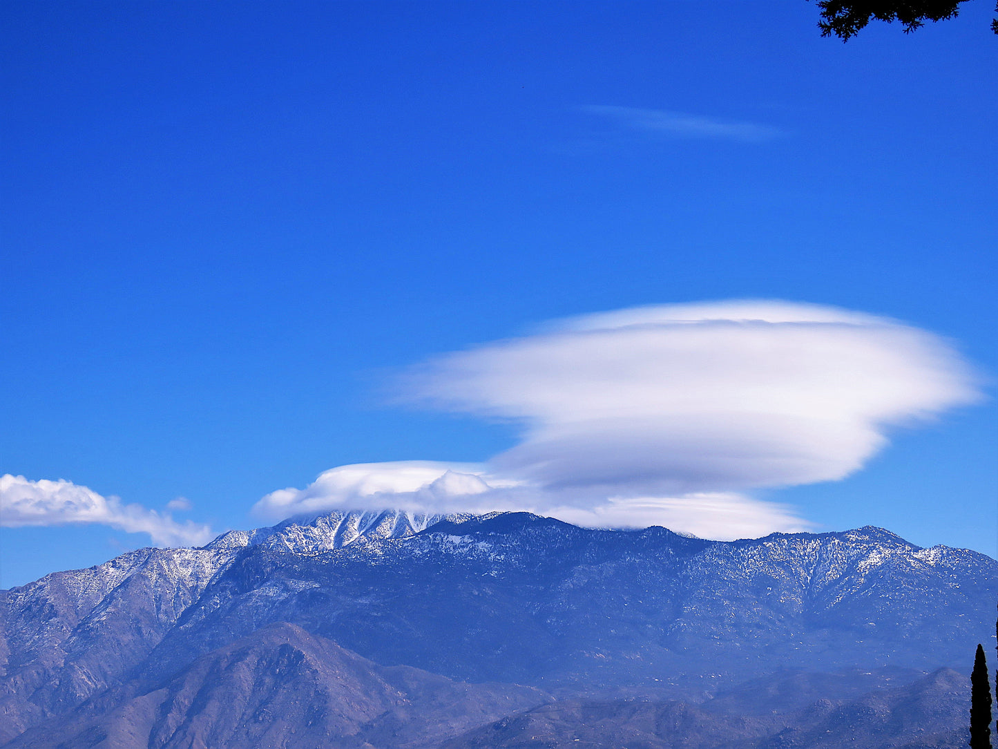 Photo Mount San Jacinto Unique Clouds Bright Blue Sky Banning California